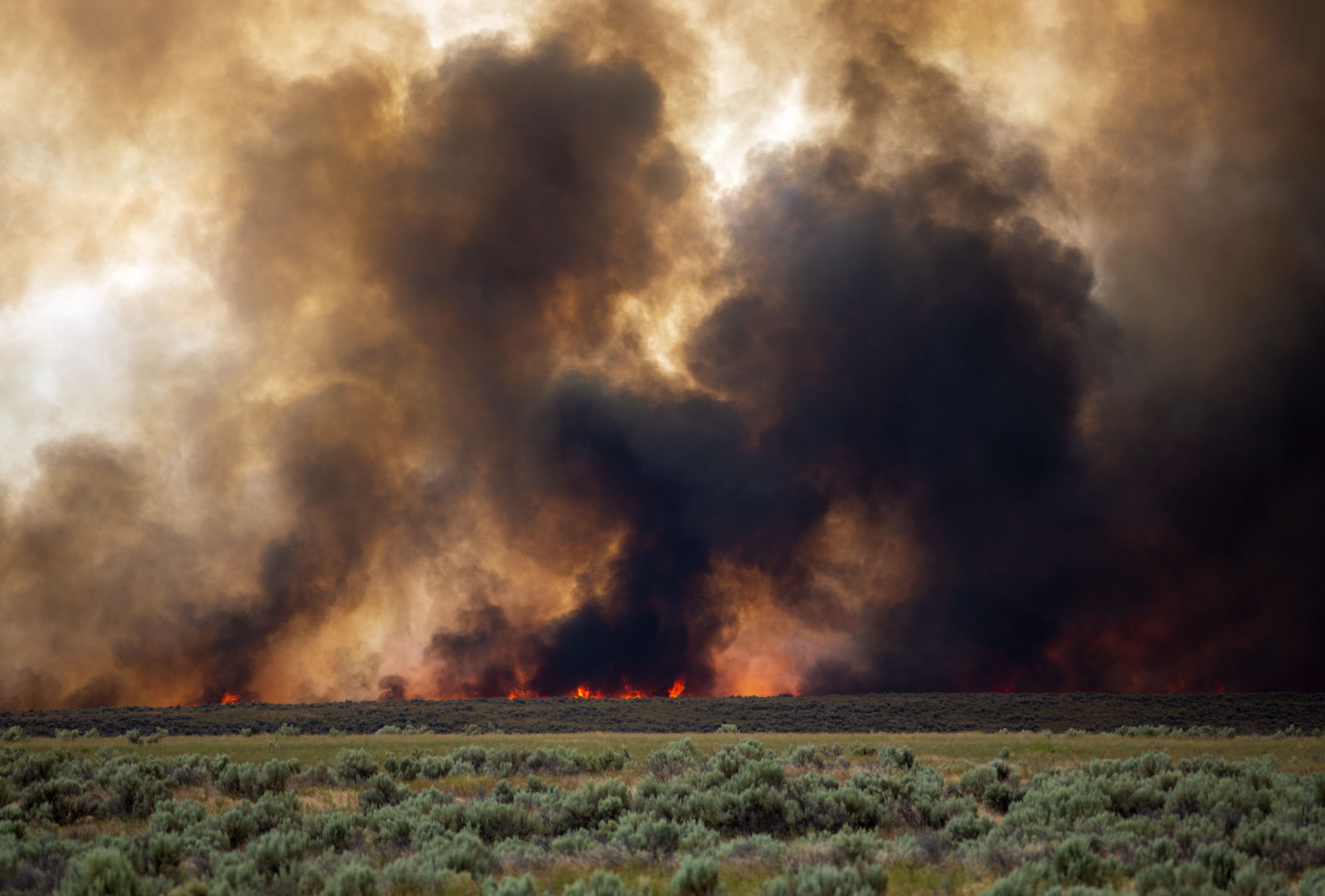 Wildfire burns near Declo
